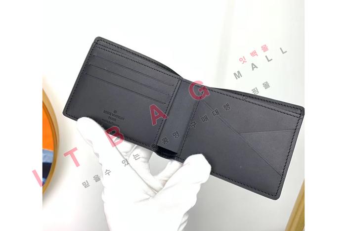 ̺ M69037