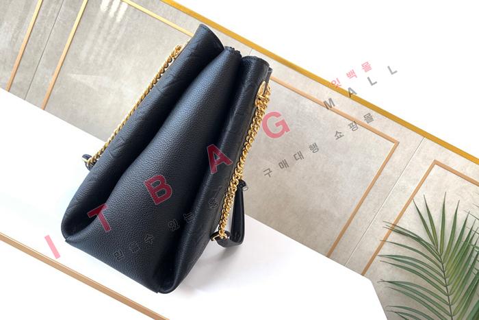 ̺  BB    M43748  