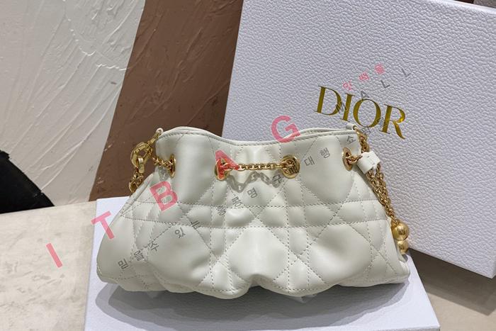   Ϲ  DR90204