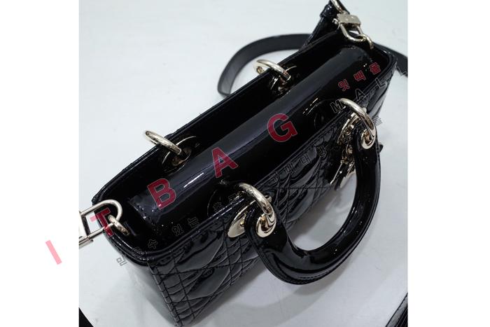   ̵  D-̹   DR90343