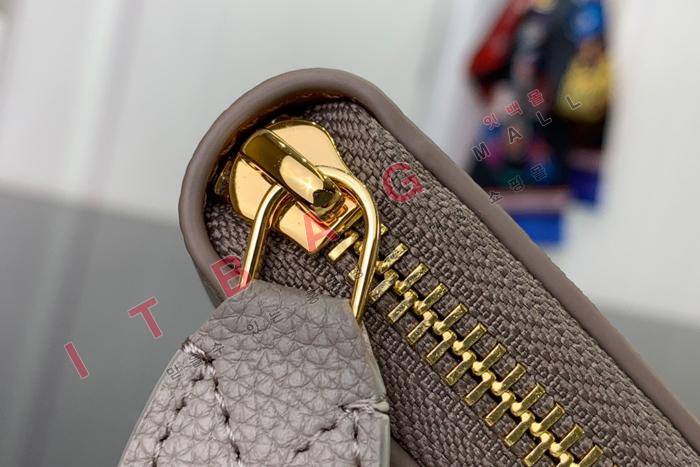 ̺    M82647