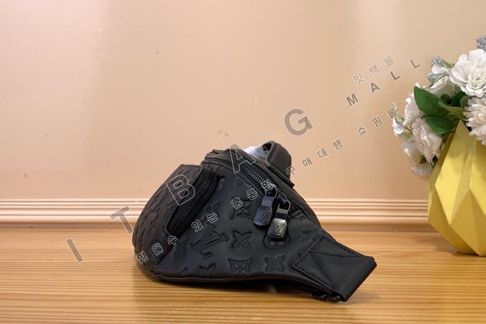 ̺   M47058-1