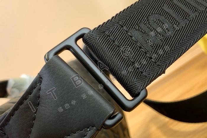 ̺   M47058-1