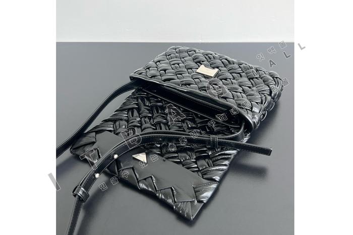 װ   ޽  SF09400-3  ()